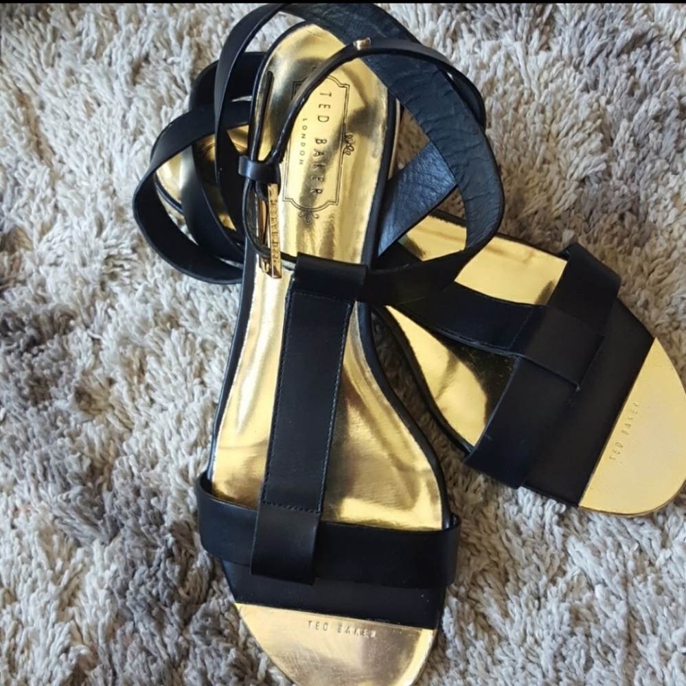 Ted Baker London Tabbey black leather sandals